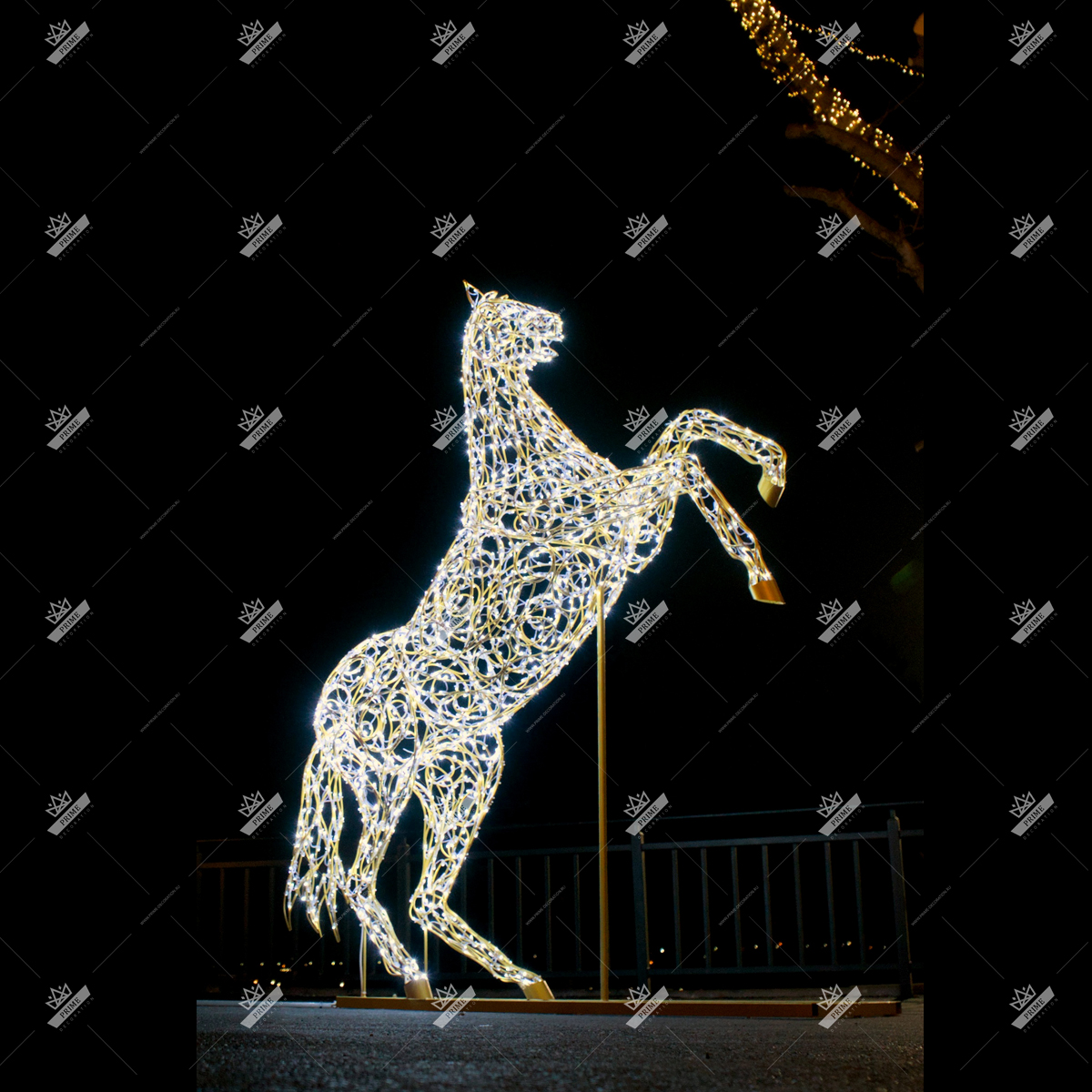 Светодиодная конструкция Конь на дыбах, высота 3,5 м