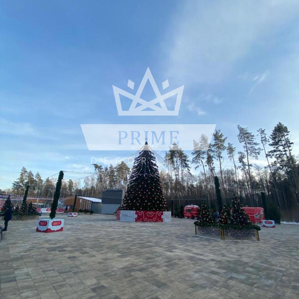 Искусственная уличная елка Московская со световым шатром и комплектом оформления