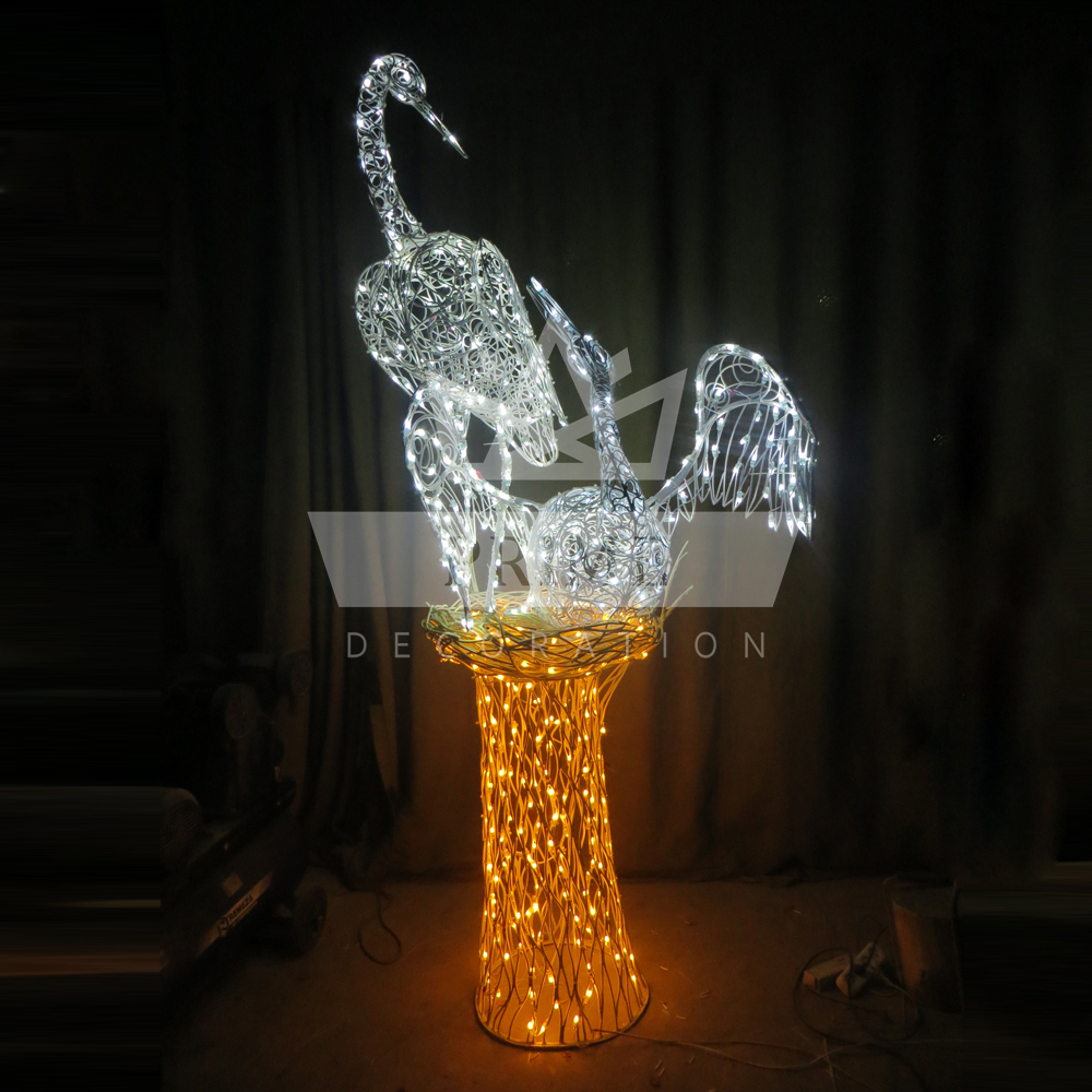 Светодиодная конструкция Аист в гнезде, ширина 1,2 м высота 2,5 м