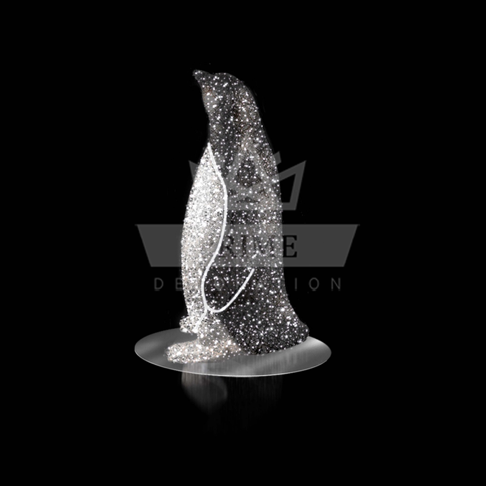 Декоративная фигура Пингвин, ширина 0,8 м высота 1,8 м