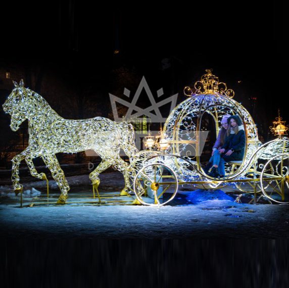 Светодиодная конструкция Королевская Карета и 2 Королевских Коня, высота 2,5 м