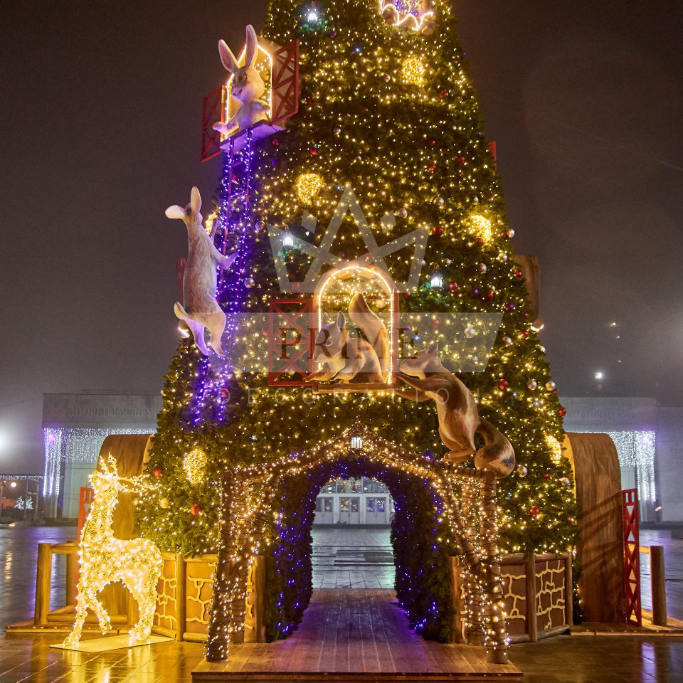 Искусственная уличная елка с комплектом оформления Дом