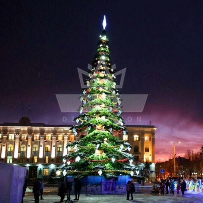 Искусственная уличная елка Таежная с комплектом оформления Ромбы