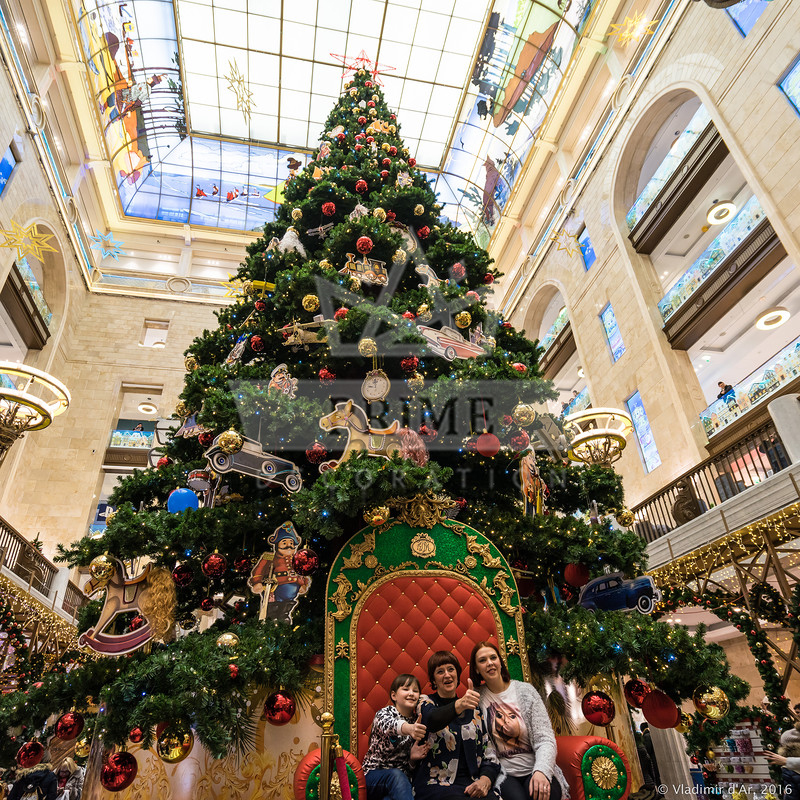 Искусственная уличная елка Таежная с комплектом оформления Как в детстве