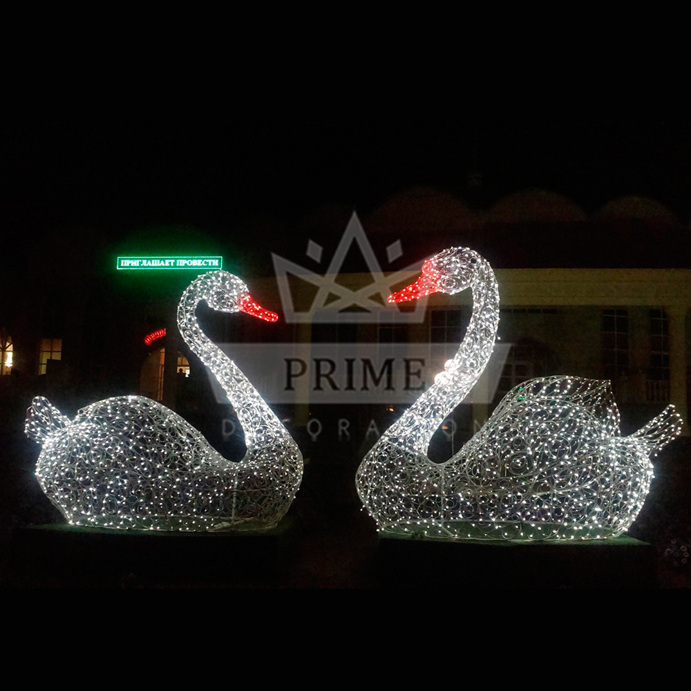 Светодиодная композиция Лебедь и лебедушка, ширина 6,7 м высота 3 м