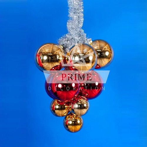 Гроздь из новогодних шаров