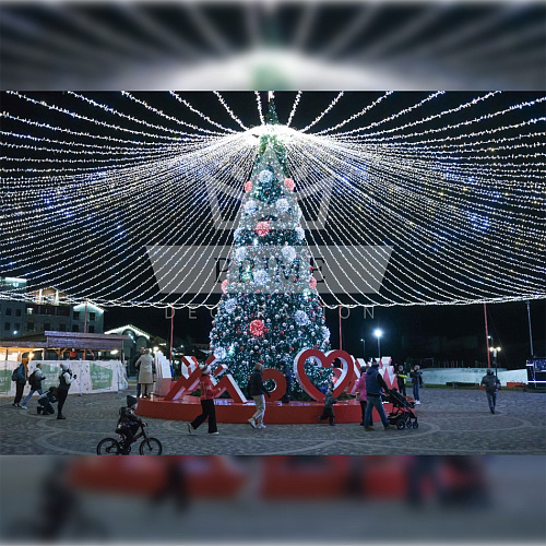 Уличная елка со световым шатром