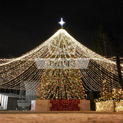 Московская искусственная уличная елка с вплетенным светодинамическим освещением
