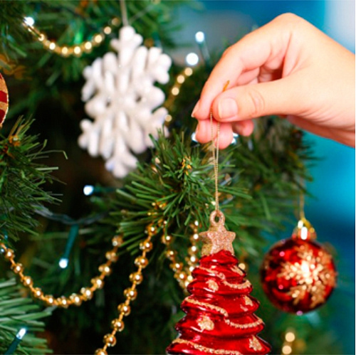 Оформление искусственной елки