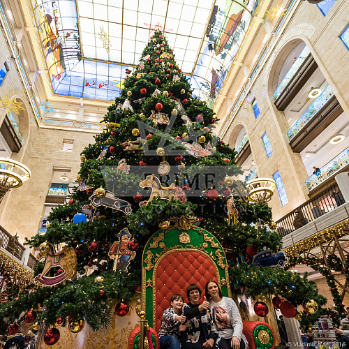 Искусственная уличная елка Таежная с комплектом оформления Как в детстве