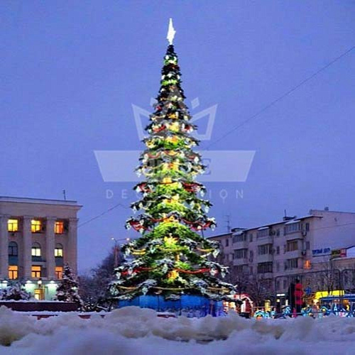 Искусственная уличная елка Таежная с комплектом оформления Ромбы