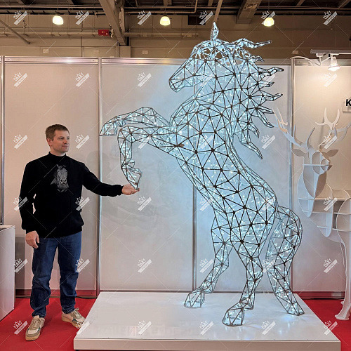 Светодиодный Полигональный Конь, ширина 0,6 м, высота 2,5 м